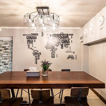 بانكوك Snoozzze Hostel ใกล้รถไฟฟ้า ย่านบางรัก (Adults Only) المظهر الخارجي الصورة