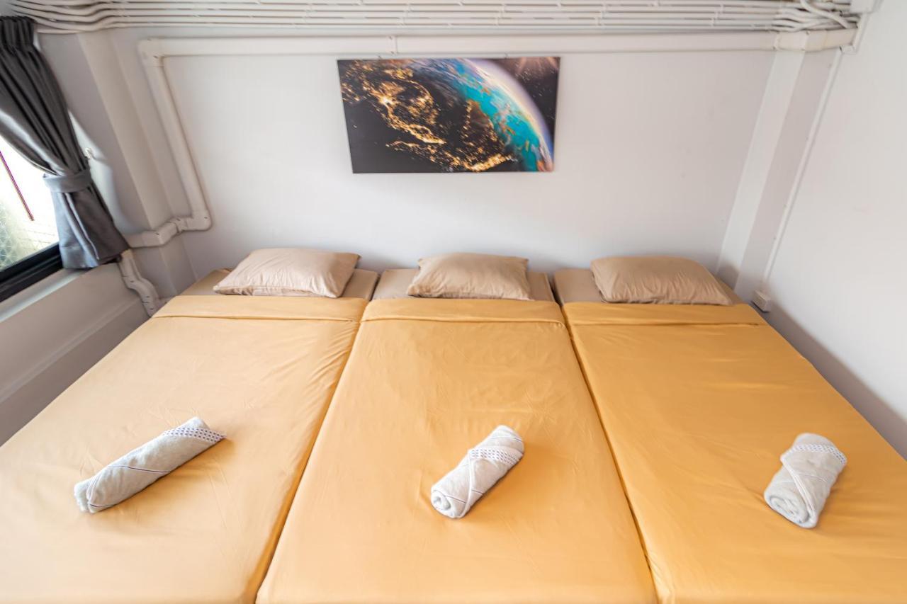 بانكوك Snoozzze Hostel ใกล้รถไฟฟ้า ย่านบางรัก (Adults Only) المظهر الخارجي الصورة