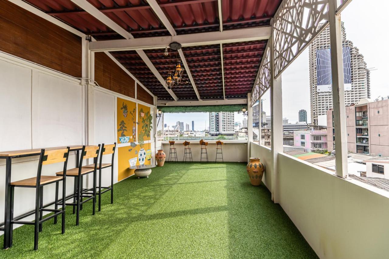 بانكوك Snoozzze Hostel ใกล้รถไฟฟ้า ย่านบางรัก (Adults Only) المظهر الخارجي الصورة