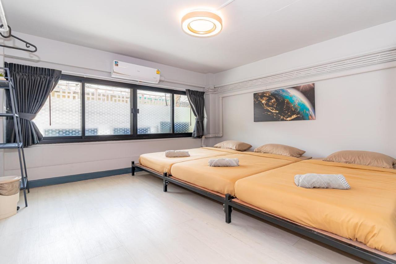 بانكوك Snoozzze Hostel ใกล้รถไฟฟ้า ย่านบางรัก (Adults Only) المظهر الخارجي الصورة