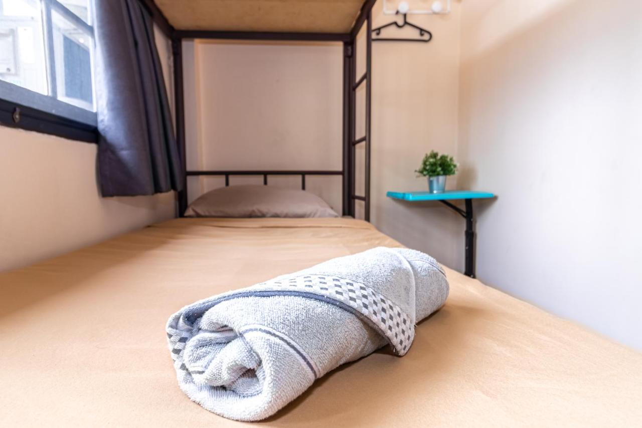 بانكوك Snoozzze Hostel ใกล้รถไฟฟ้า ย่านบางรัก (Adults Only) المظهر الخارجي الصورة