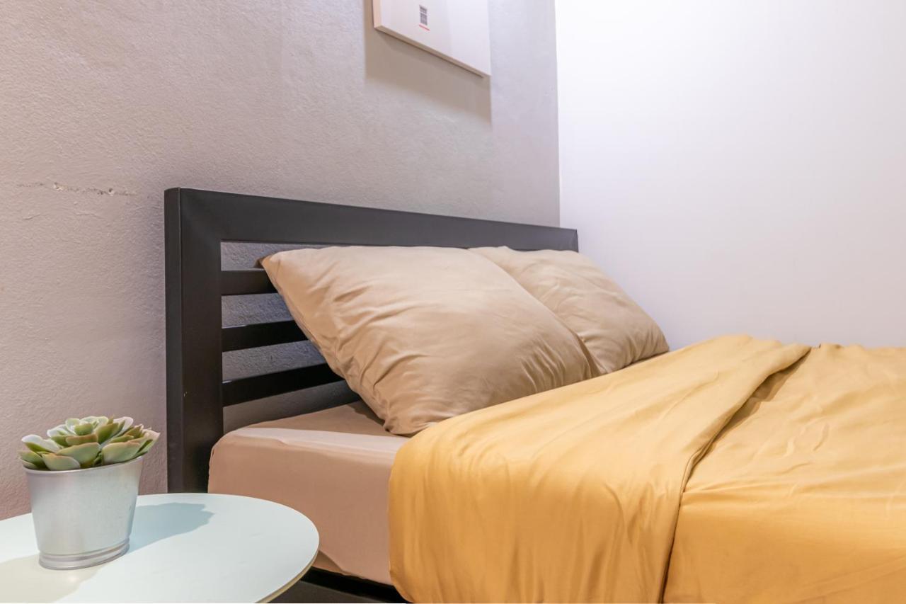 بانكوك Snoozzze Hostel ใกล้รถไฟฟ้า ย่านบางรัก (Adults Only) المظهر الخارجي الصورة
