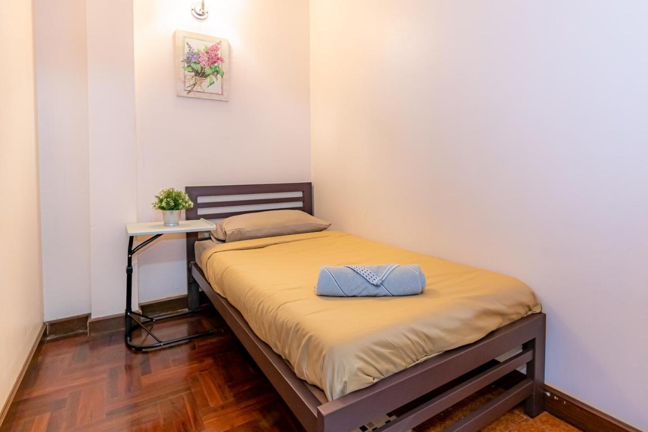 بانكوك Snoozzze Hostel ใกล้รถไฟฟ้า ย่านบางรัก (Adults Only) المظهر الخارجي الصورة