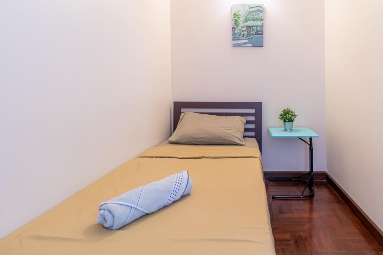 بانكوك Snoozzze Hostel ใกล้รถไฟฟ้า ย่านบางรัก (Adults Only) المظهر الخارجي الصورة