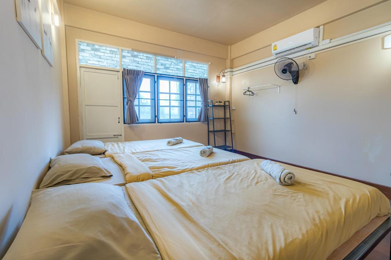 بانكوك Snoozzze Hostel ใกล้รถไฟฟ้า ย่านบางรัก (Adults Only) المظهر الخارجي الصورة