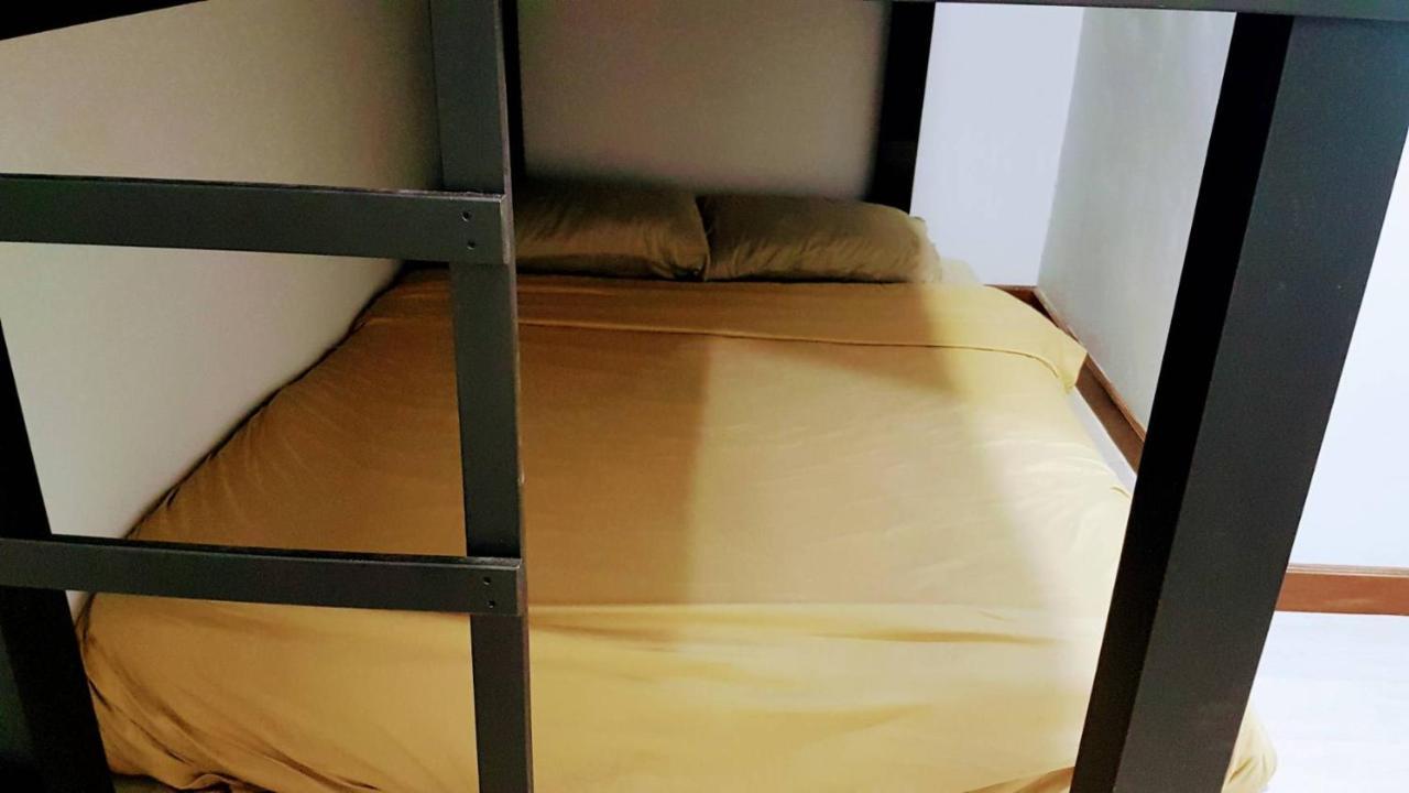بانكوك Snoozzze Hostel ใกล้รถไฟฟ้า ย่านบางรัก (Adults Only) المظهر الخارجي الصورة